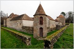 Château de Nailly, les fossés secs