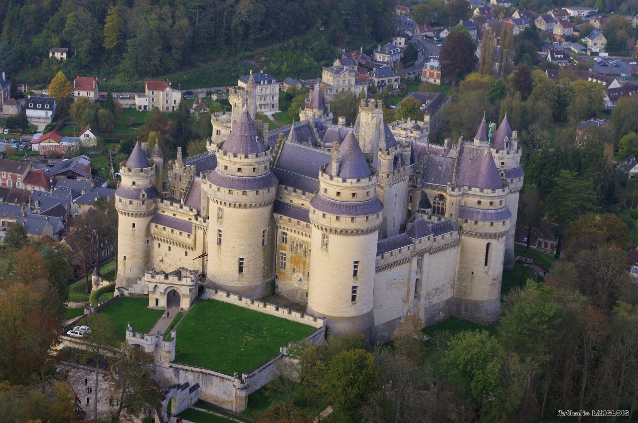 Château de Pierrefonds photo et image | aéronautique - aviation ...