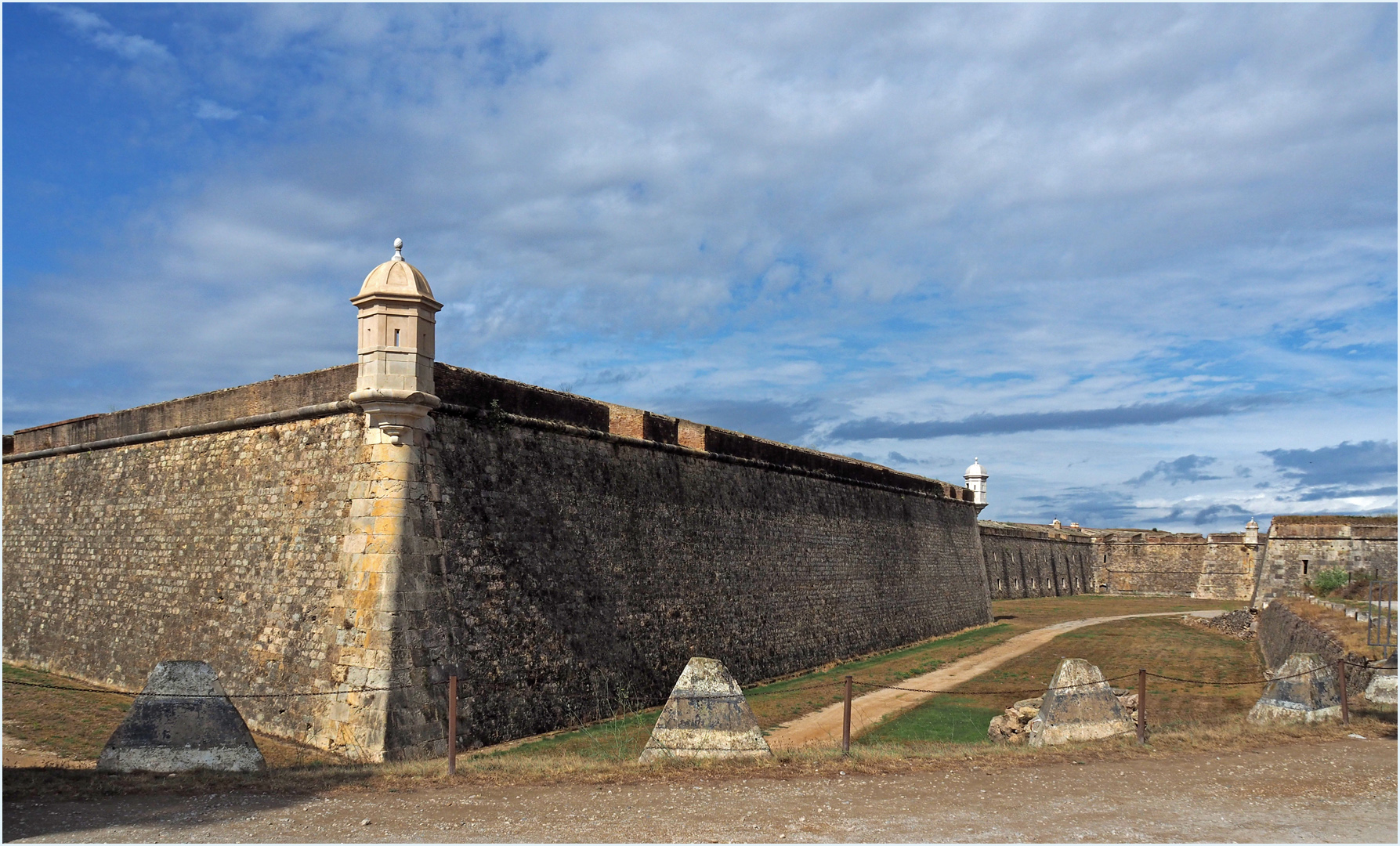 Château de Sant Ferran  --  Figueras