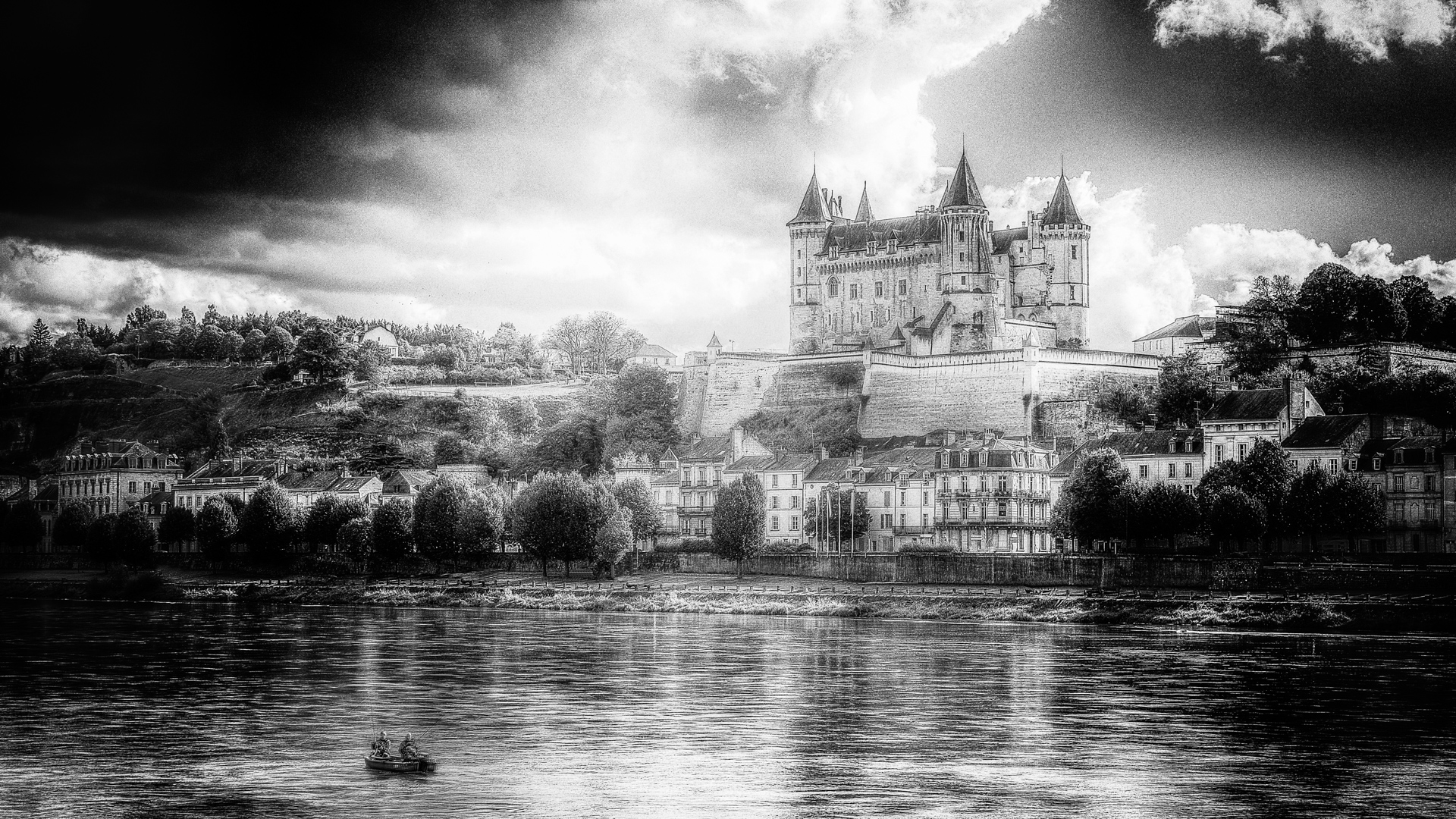 CHÂTEAU DE SAUMUR - La Loire à Vélo