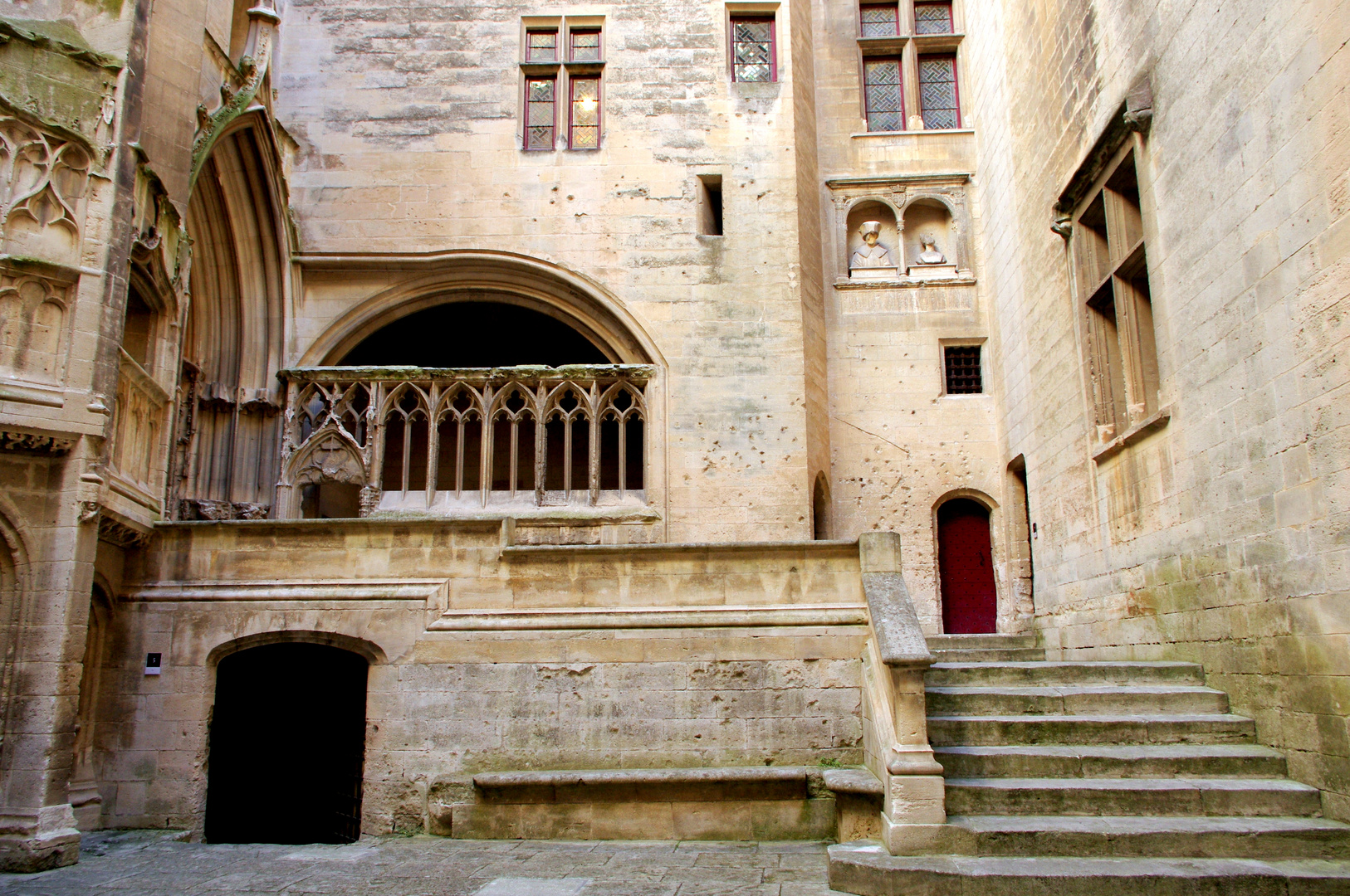 Château du Roi René, Tarascon - cour d'honneur - 2