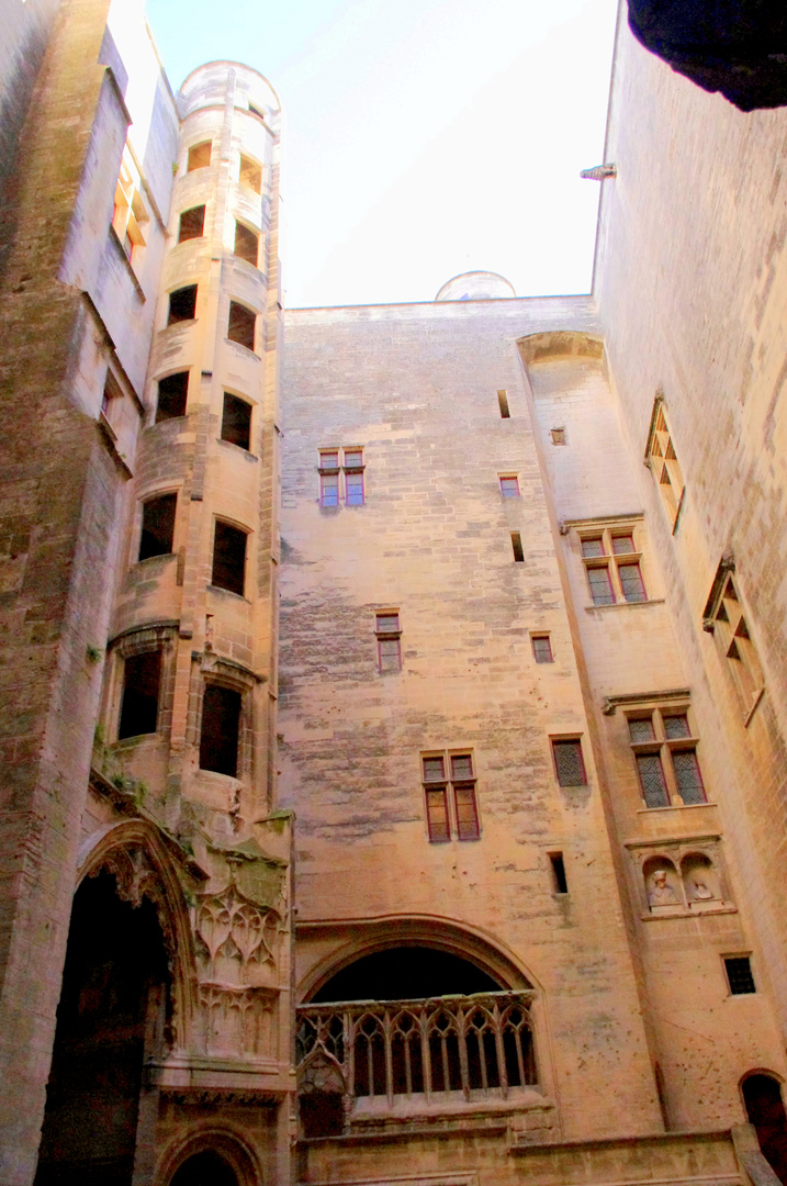 Château du Roi René, Tarascon - cour d'honneur