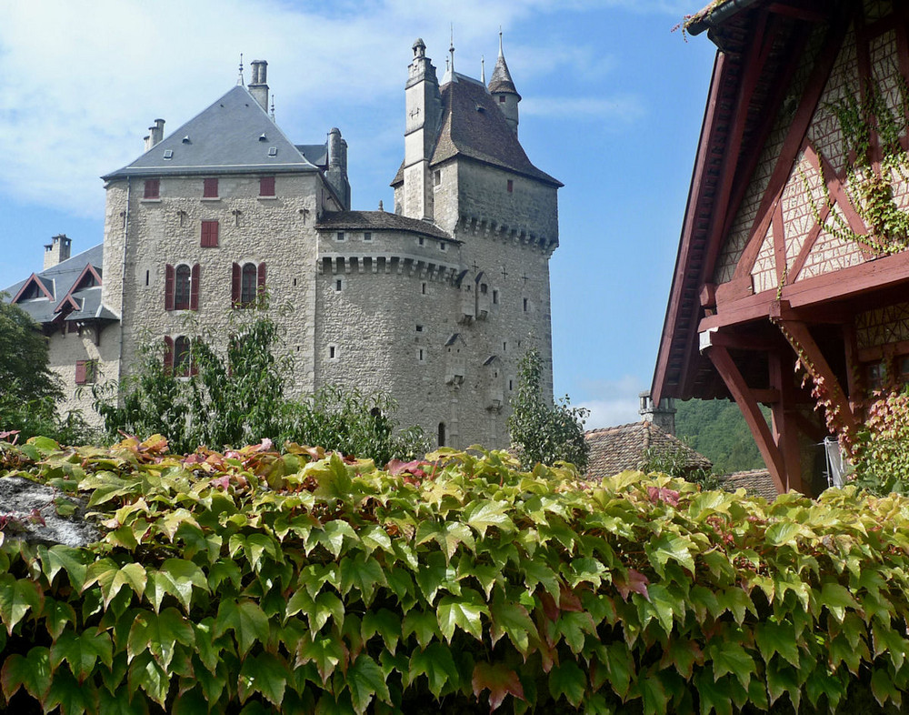 Château sur le lac d'Annecy