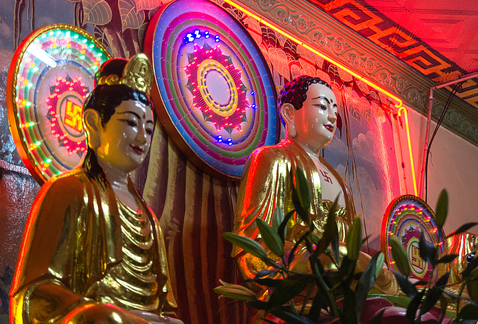 Chua Nghe Si, Saengerpagode und Friedhof