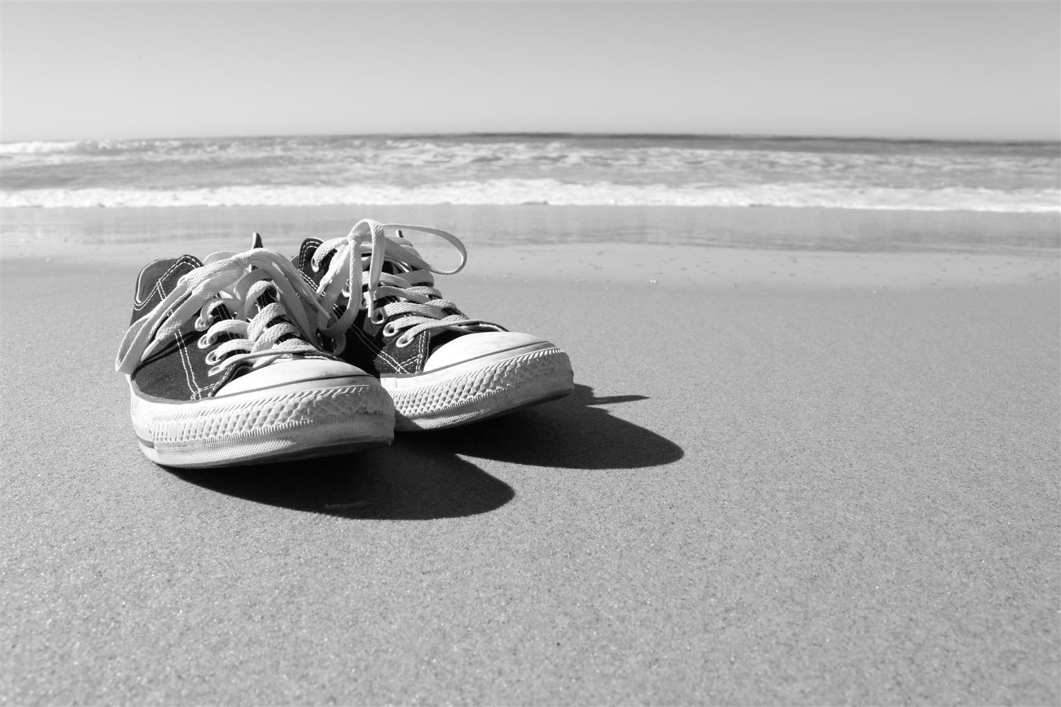 Chucks am Strand