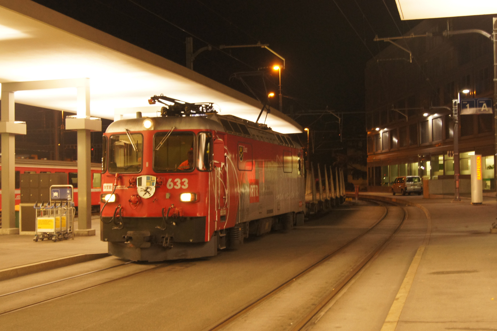 Chur - Arosa Eisenbahn mit Güterzug in Chur um 6:35