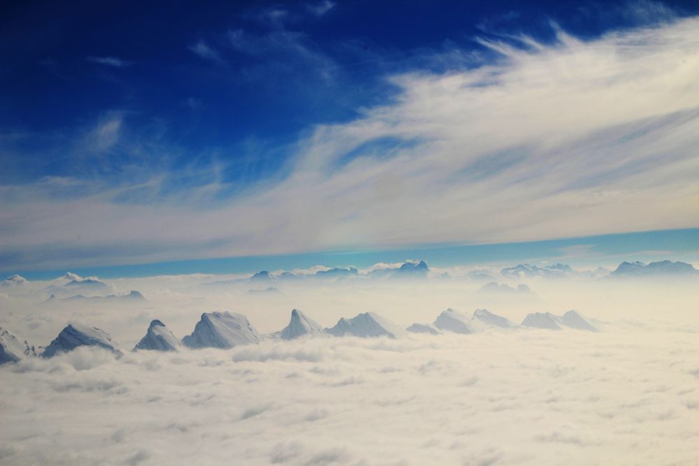 Churfirsten ringen nach Sonnenlicht