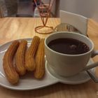 Churros con chocolate.