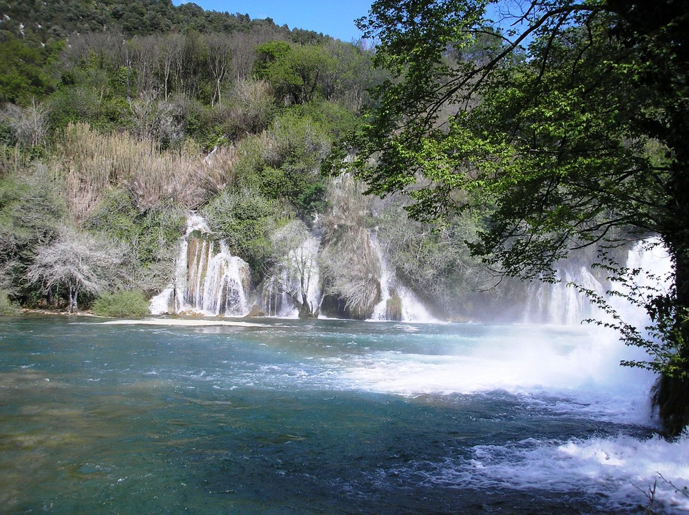 Chutes majestueuses dans le parc de KRKA (Sibenik)