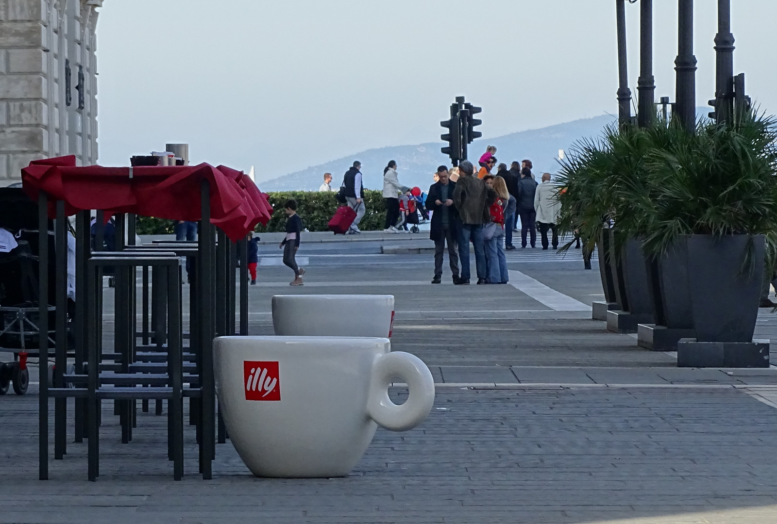 Ci prendiamo un caffè lungo...?