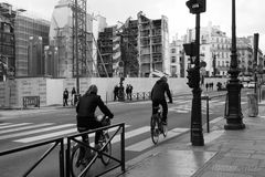 ...ciclistas en Paris...