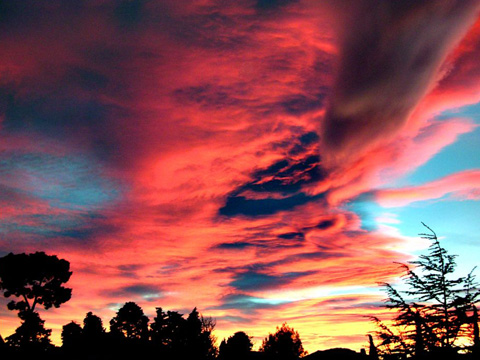 Ciel Bleu, Nuages Rouges