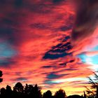 Ciel Bleu, Nuages Rouges