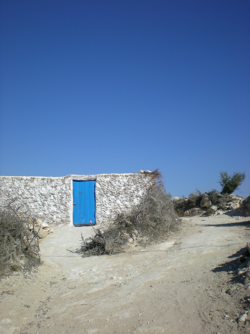 Ciel bleu, porte bleue