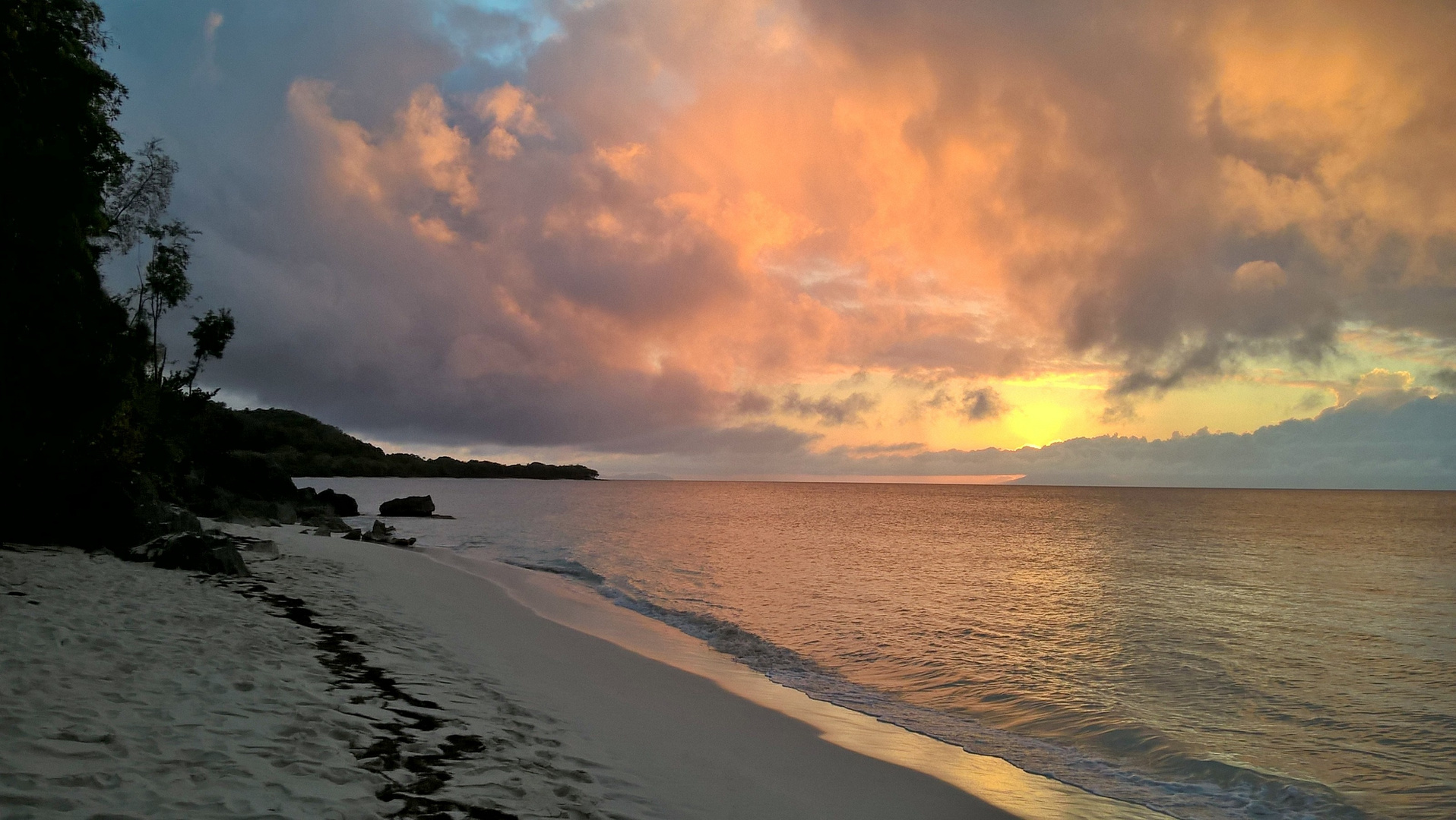 Ciel de feu sur Marie Galante