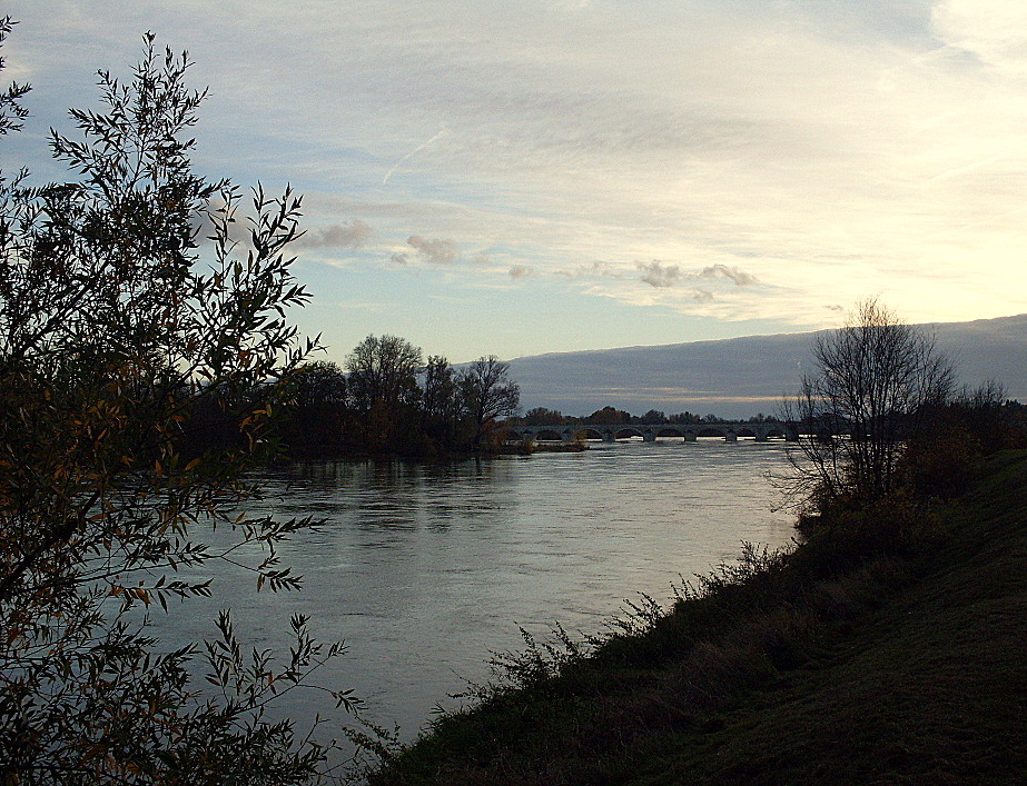 CIEL DE LOIRE A BEAUGENCY    (45)