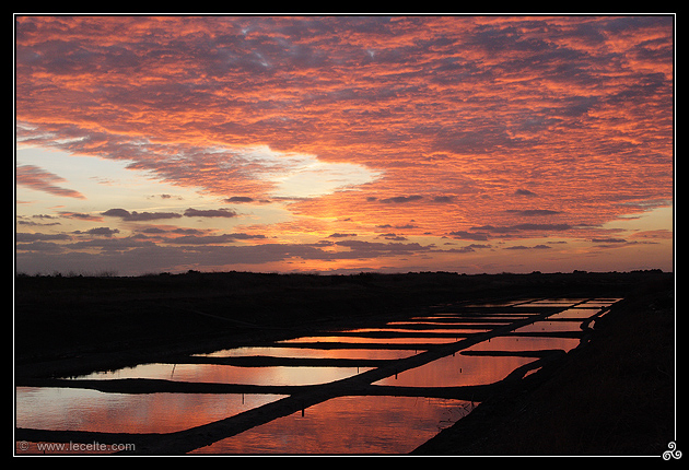 Ciel en feu sur les salines