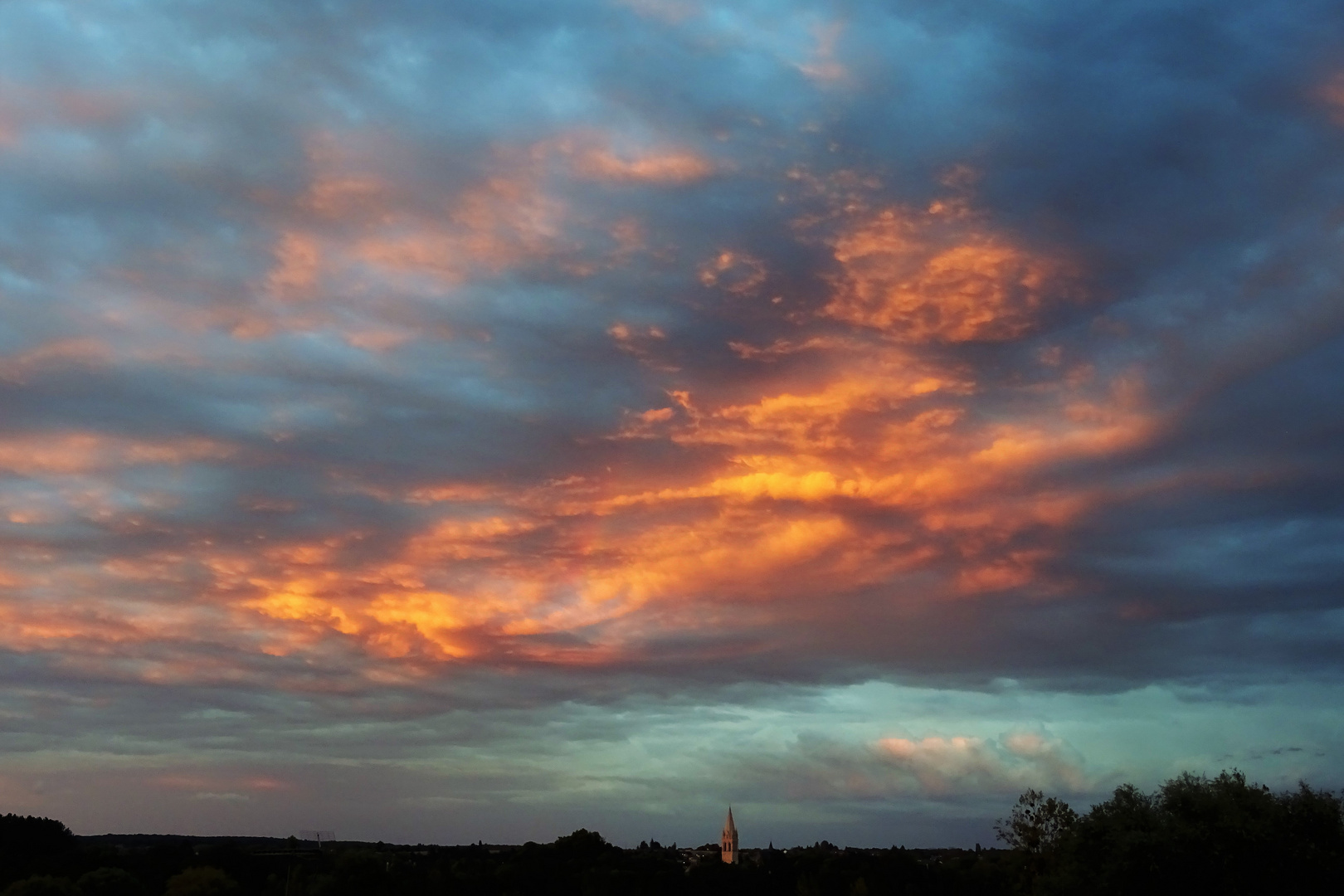 Ciel jaune d'or