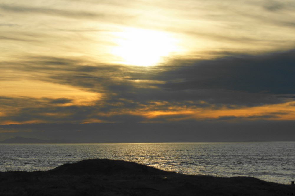 CIEL LE SOIR LORS D ' UNE JOURNEE DE BEAU TEMPS