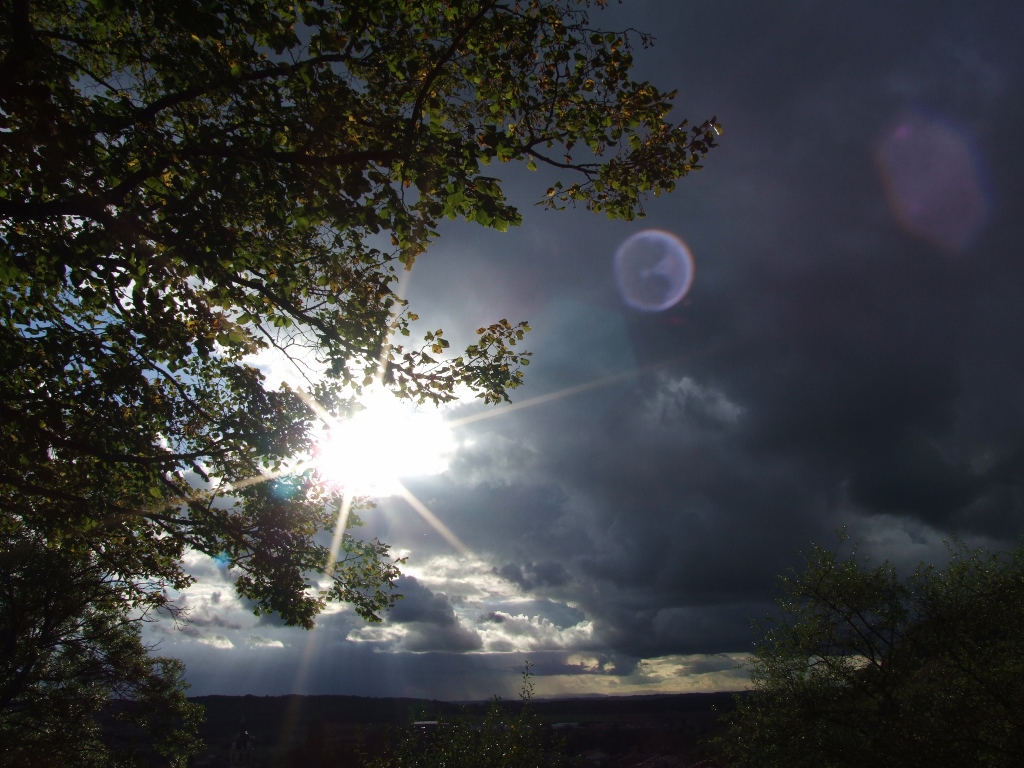 ciel nuageux ensoleillé