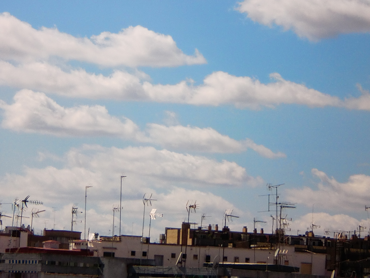 Cielo azul sobre Sevilla