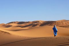 Cielo blu, Uomo Blu, deserto  rosso - Blue Sky, Blue Man, Red Desert