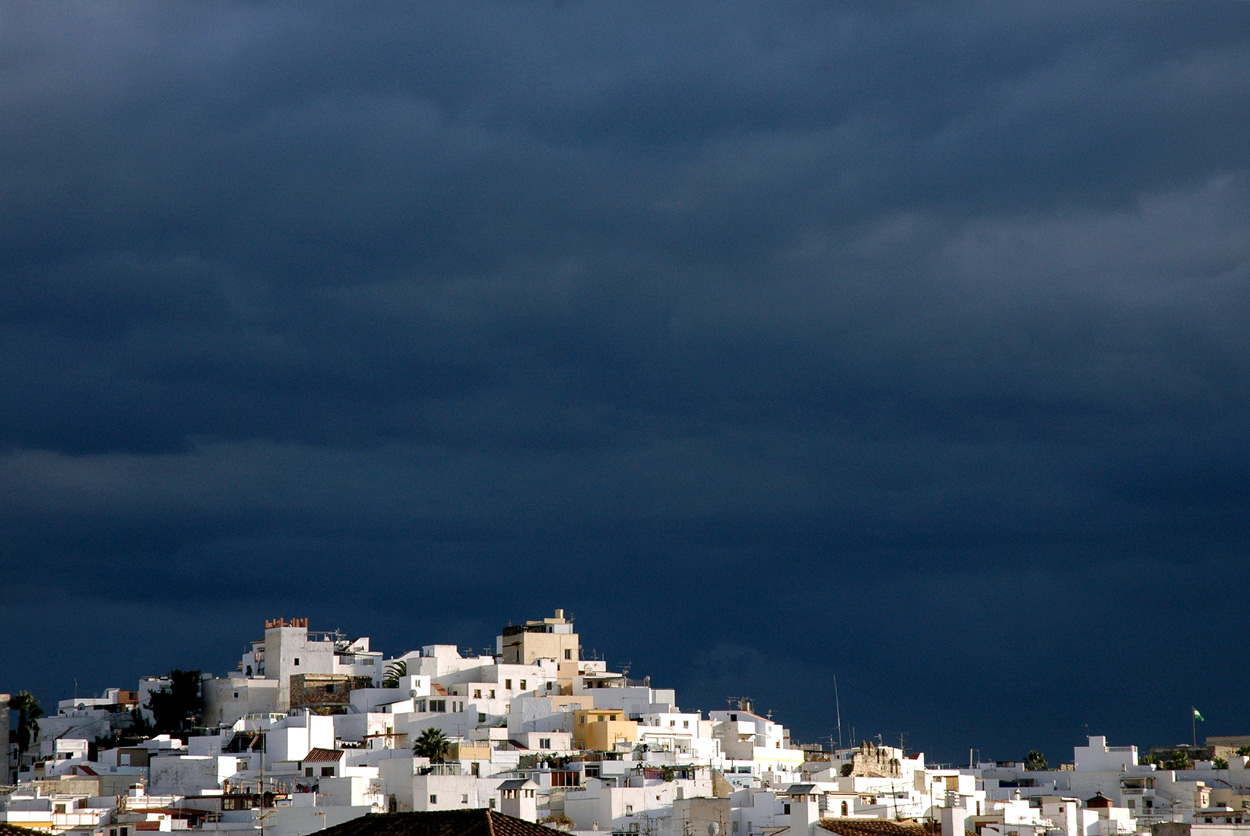 Cielo Oscuro - Pueblo Blanco