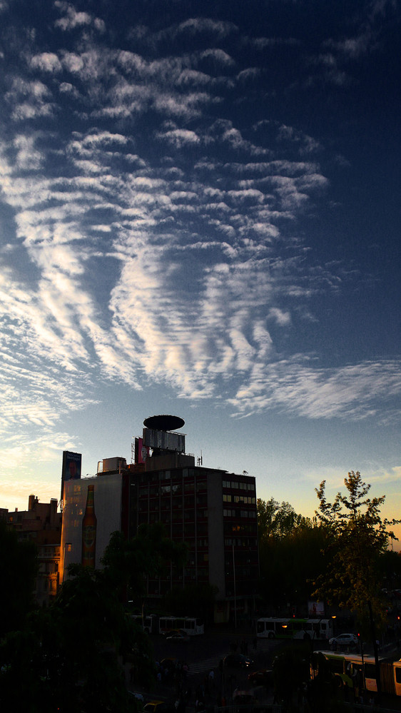 Cielo, Plaza Baquedano, Santiago de Chile