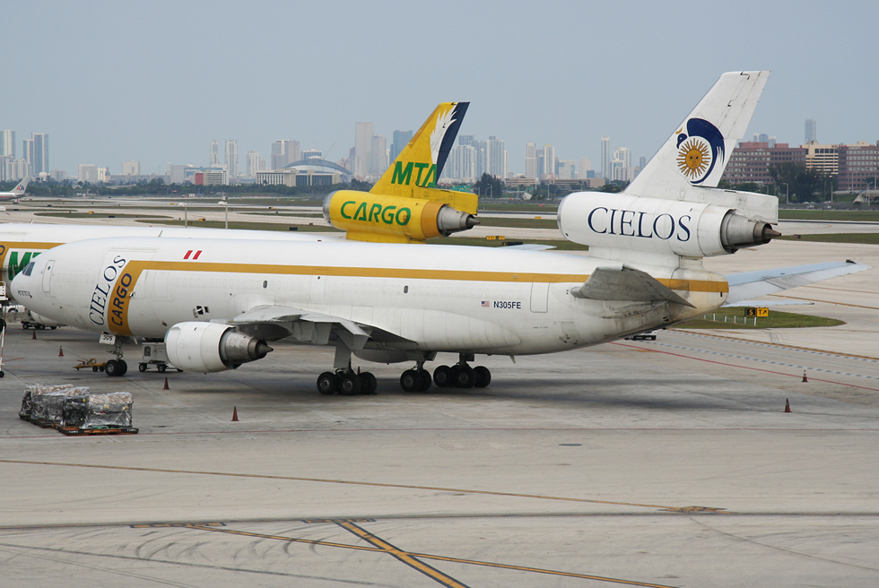 Cielos Cargo DC-10