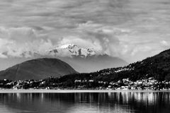 Cime innevate e nuvole