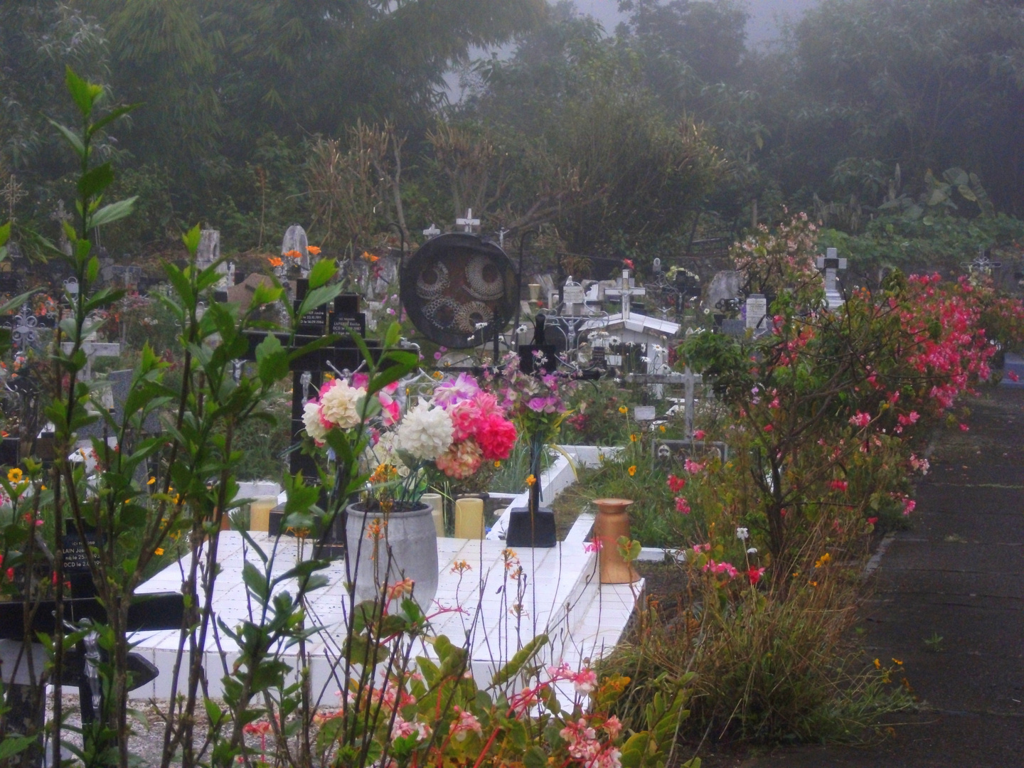 Cimetière de Hell-Bourg, La Réunion