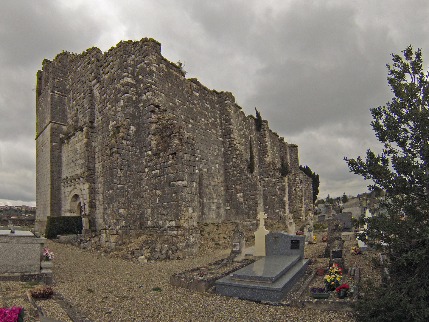 Cimetière et Eglise Saint-Pierre de Cazaux (XIIème)