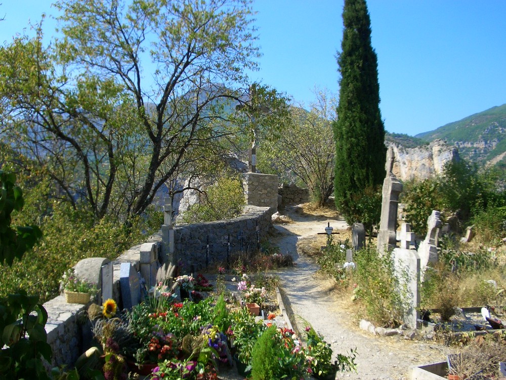 cimetière perché à St May