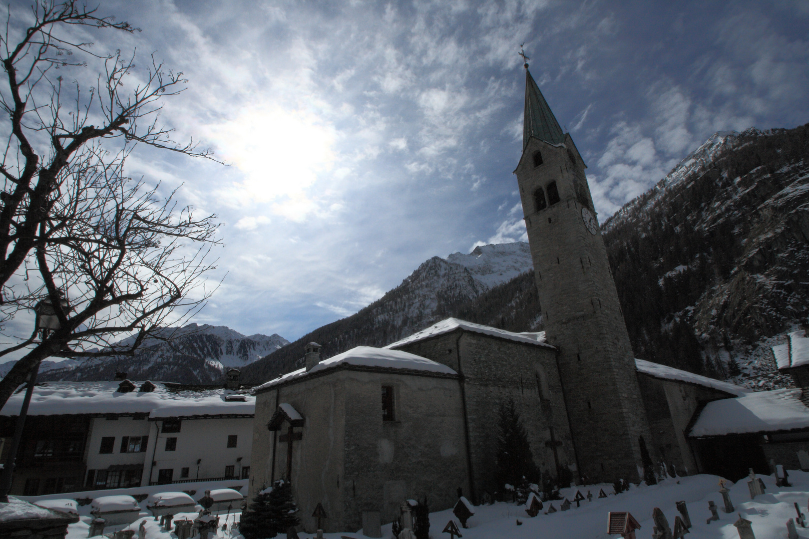 Cimitero in paese