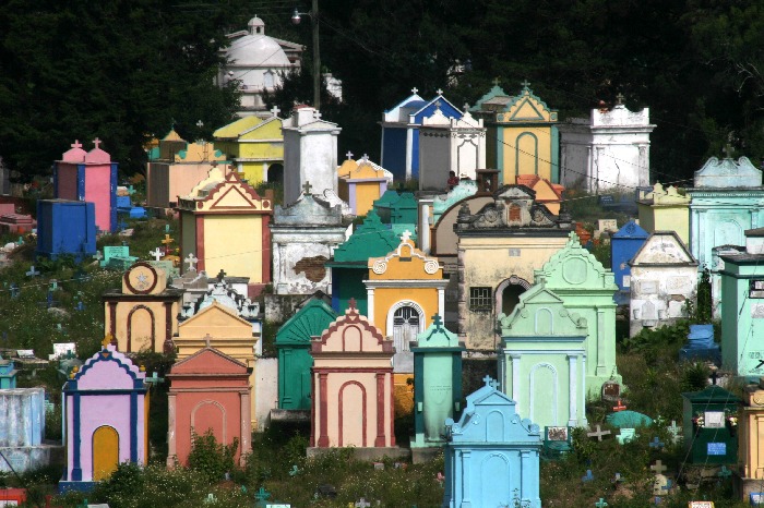 cimitero multicolore