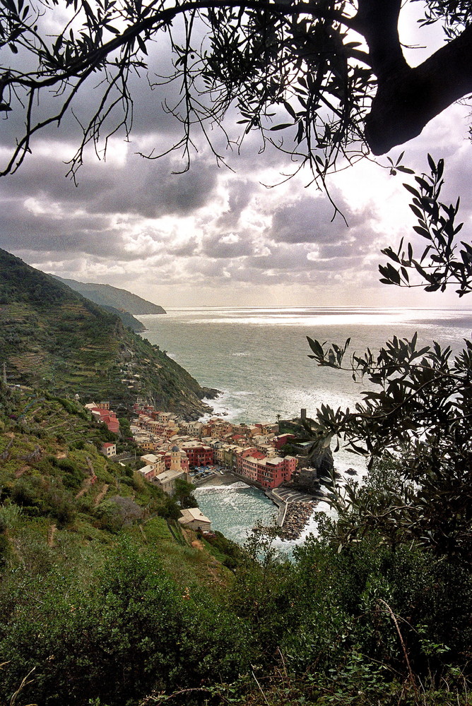 Cinque Terre: Blick auf Vernazza