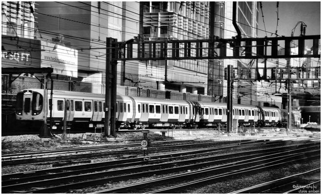 Circle Line S7 Train Approaches Paddington Station