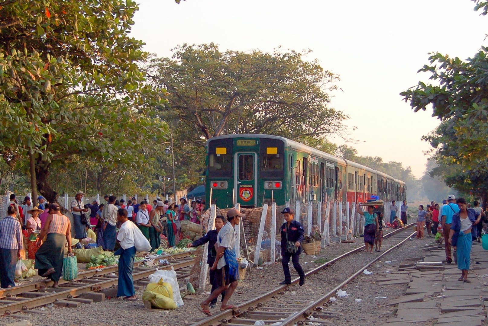 Circle Train in Yangon/Myanmar