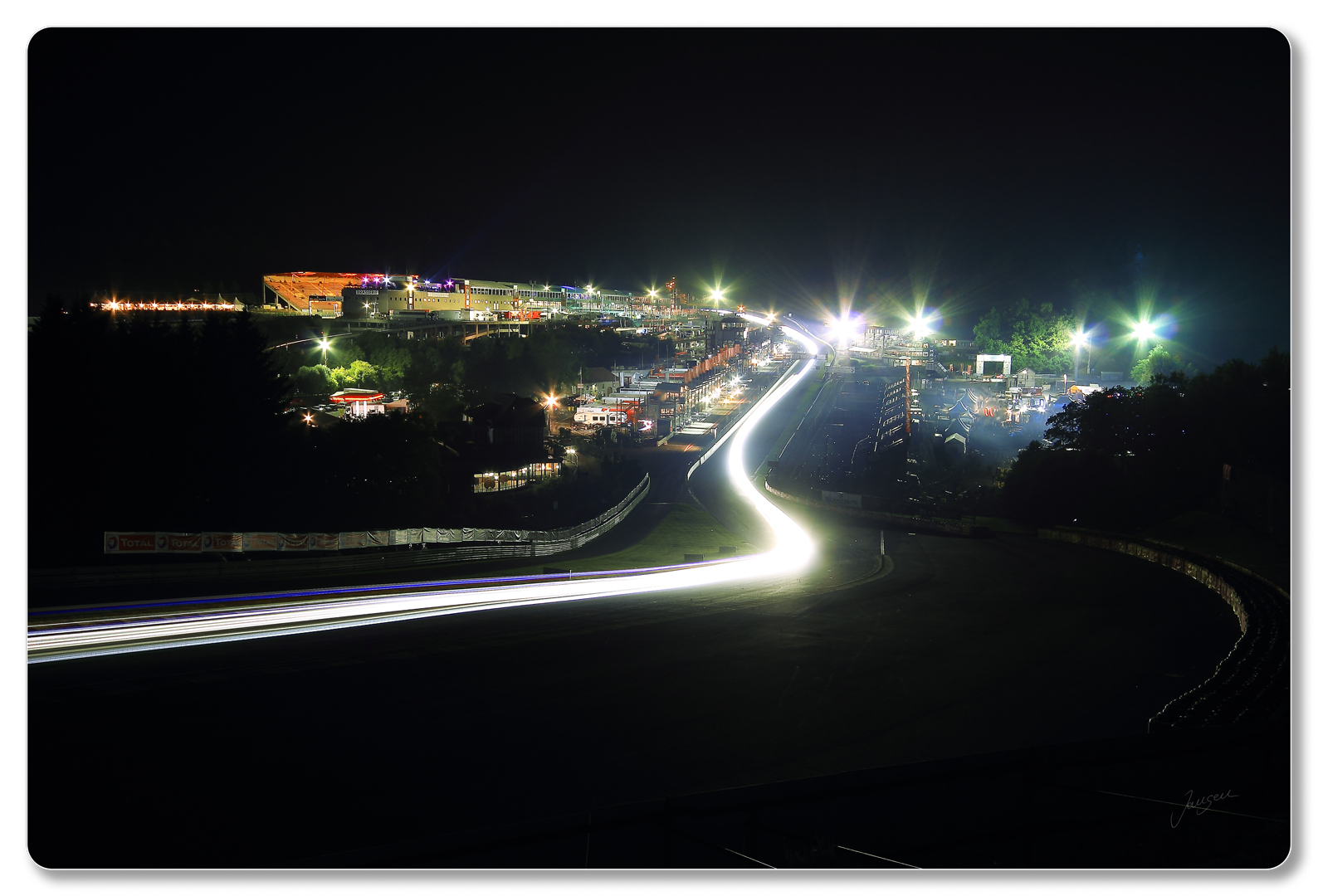 Circuit de Spa-Francorchamps - Fahrerlager bei Nacht