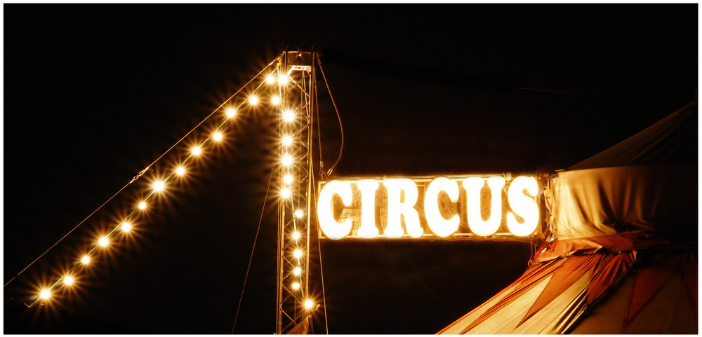 Circus bei Nacht