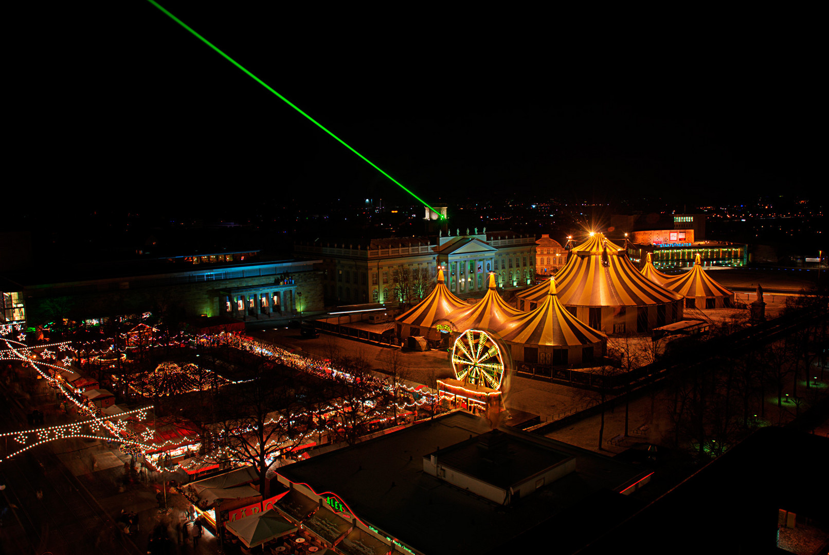 Circus Flic Flac auf dem Friedrichsplatz in Kassel mit Laser