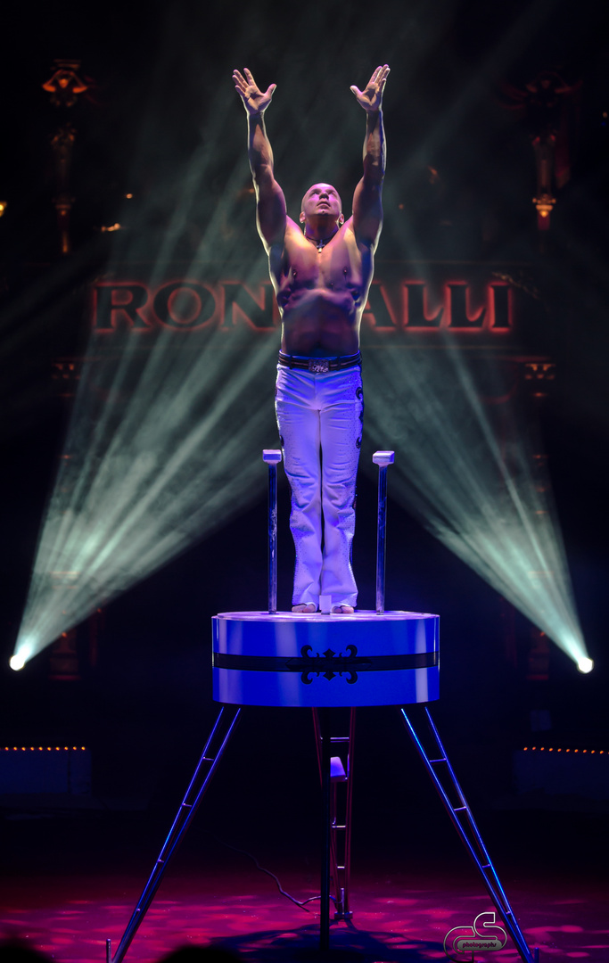 Circus Roncalli IV ...