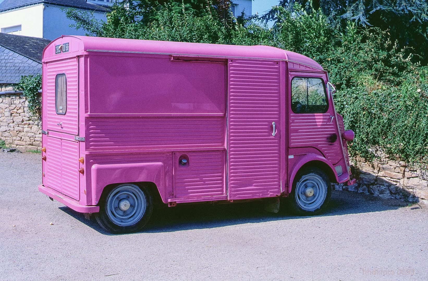 Citroen HY in gewöhnungsbedürftigem Pink