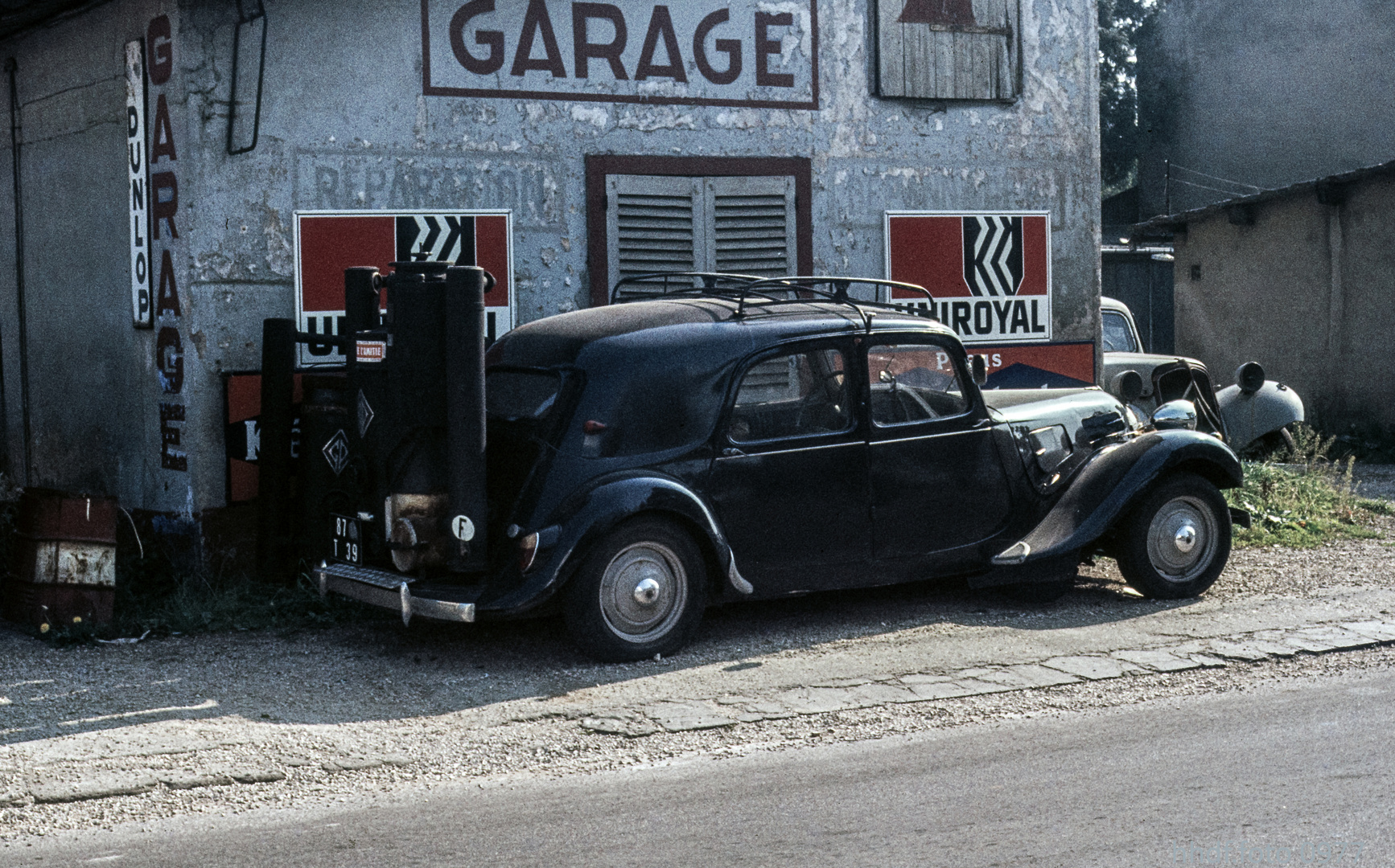 Citroen Traction Avant mit Holzvergaser