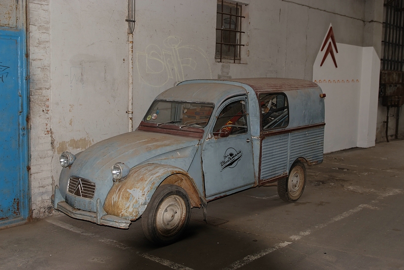 CITROËN 2 CV oder die "Kastenente".