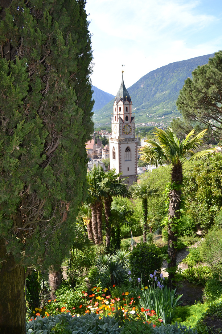 CITTA DI MERANO UNO SCORCIO DEL DUOMO