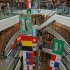 City Arkaden - Die deutsche Fahne hängt immer noch ganz unten