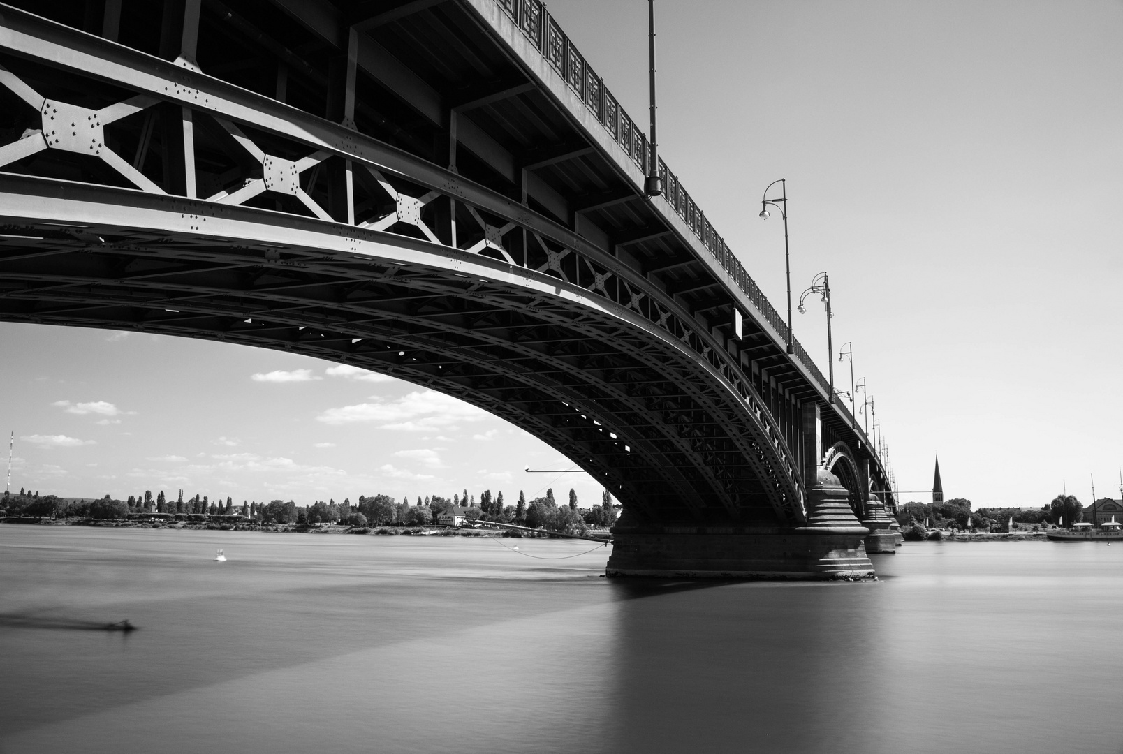 City-Tour Mainz (Juli 2019): Theodor-Heuss-Brücke (s/w)