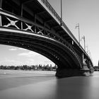 City-Tour Mainz (Juli 2019): Theodor-Heuss-Brücke (s/w)