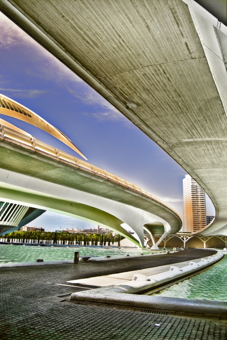 ciudad bajo el puente